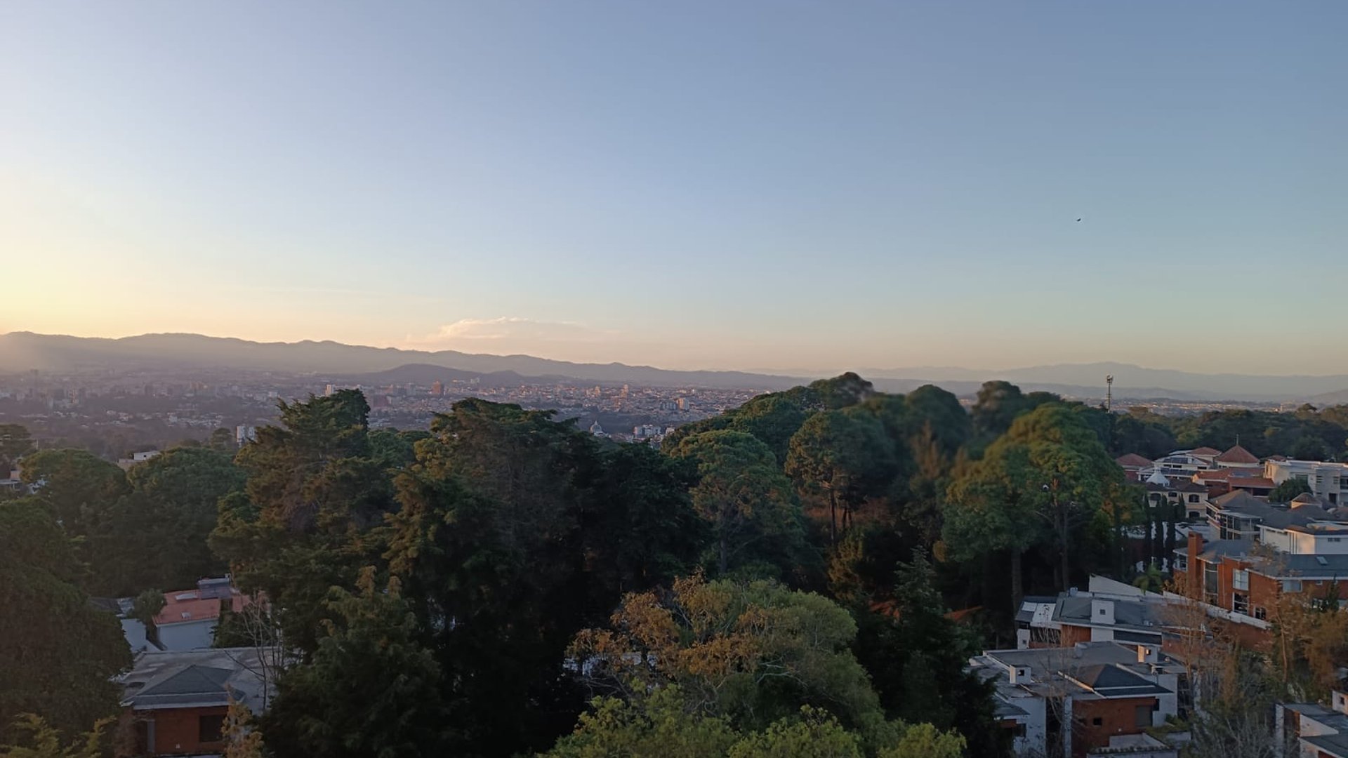 Rento/Vendo lindo apartamento en Altture Kanajuyu  zona 16 - Miniatura 13