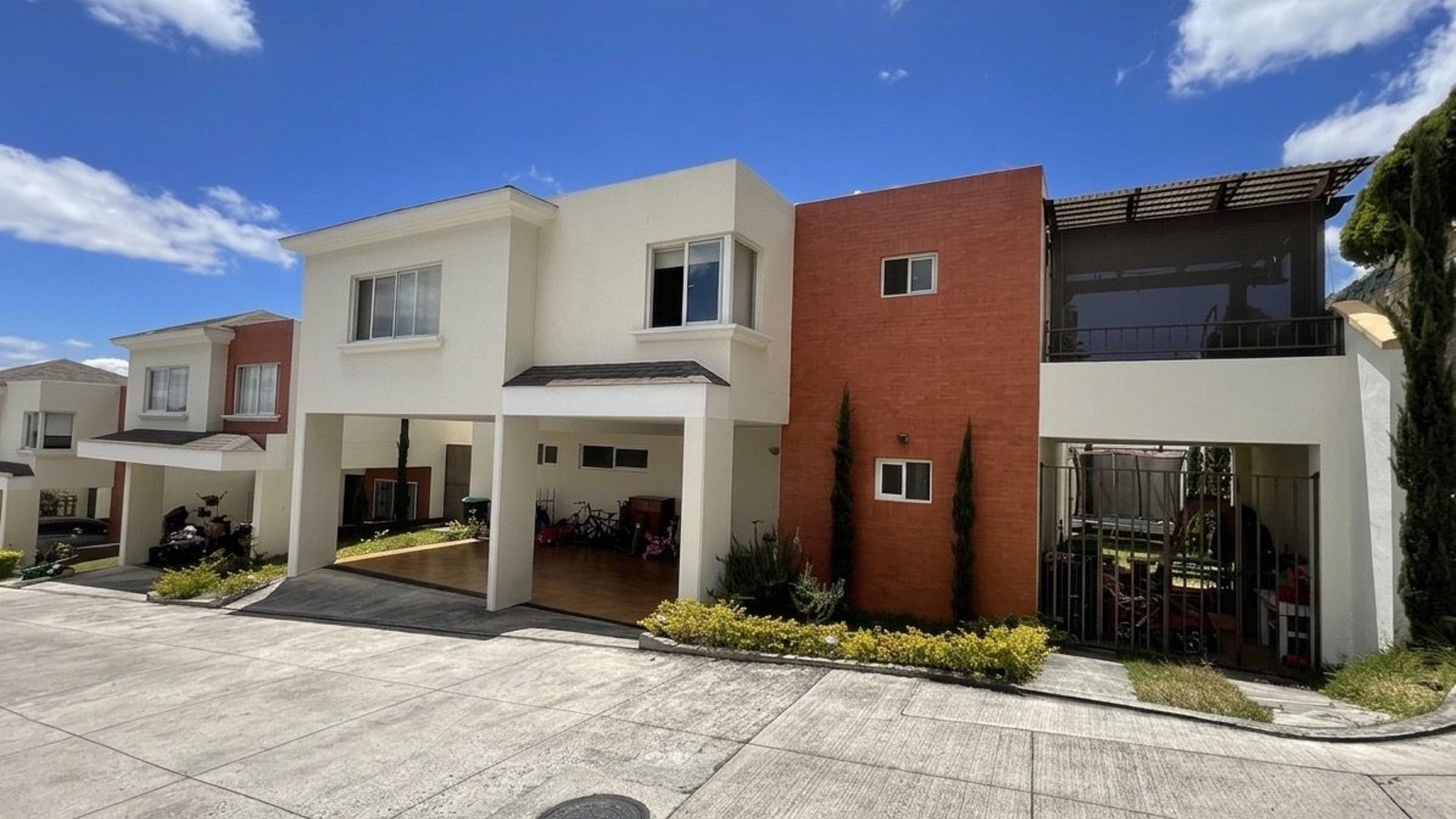 CASA EN VENTA EN RESIDENCIAL LUCES DEL ENCINAL ZONA7
