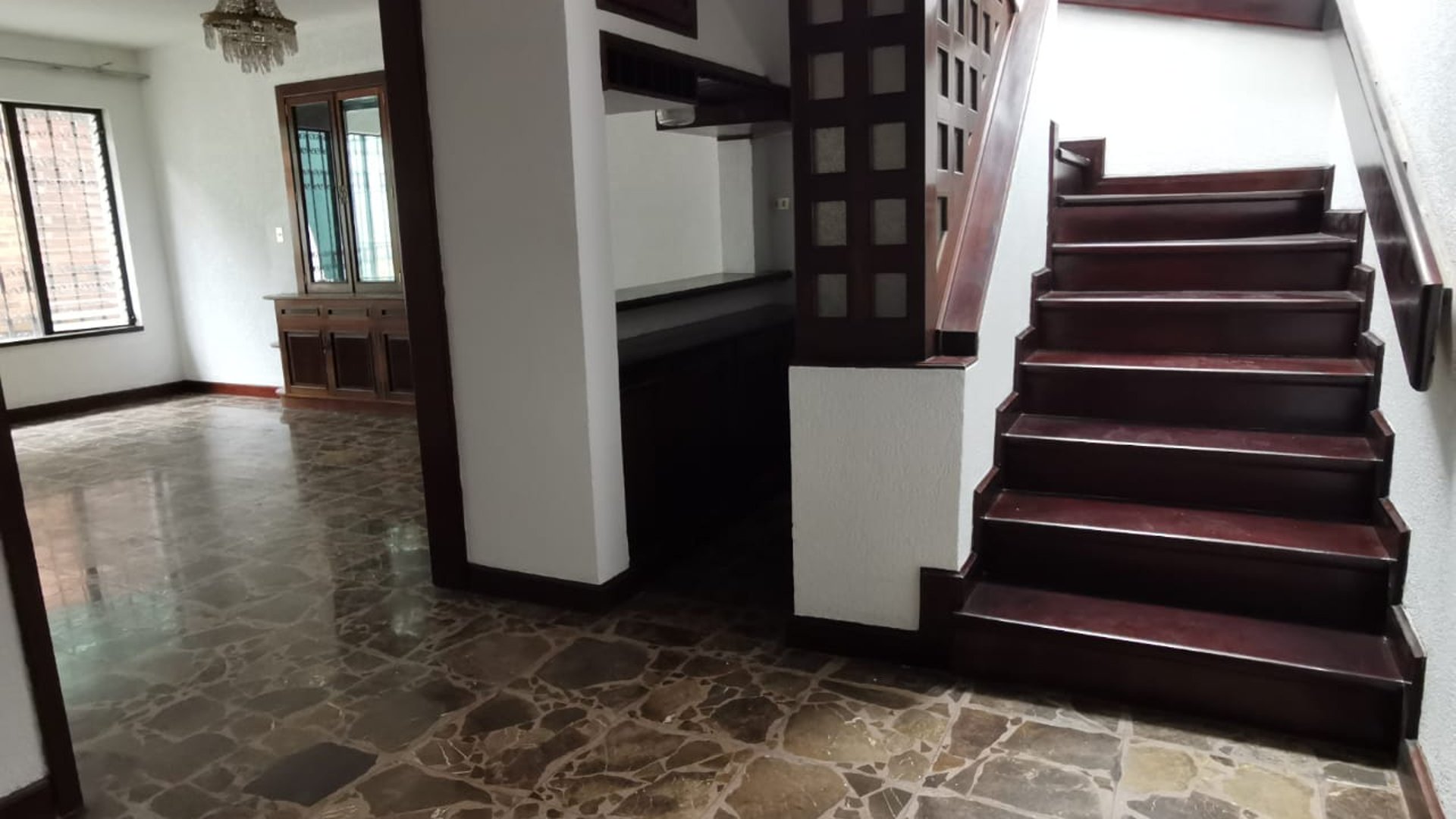 Vendo Espectacular casa en Zona 10 - Miniatura 15