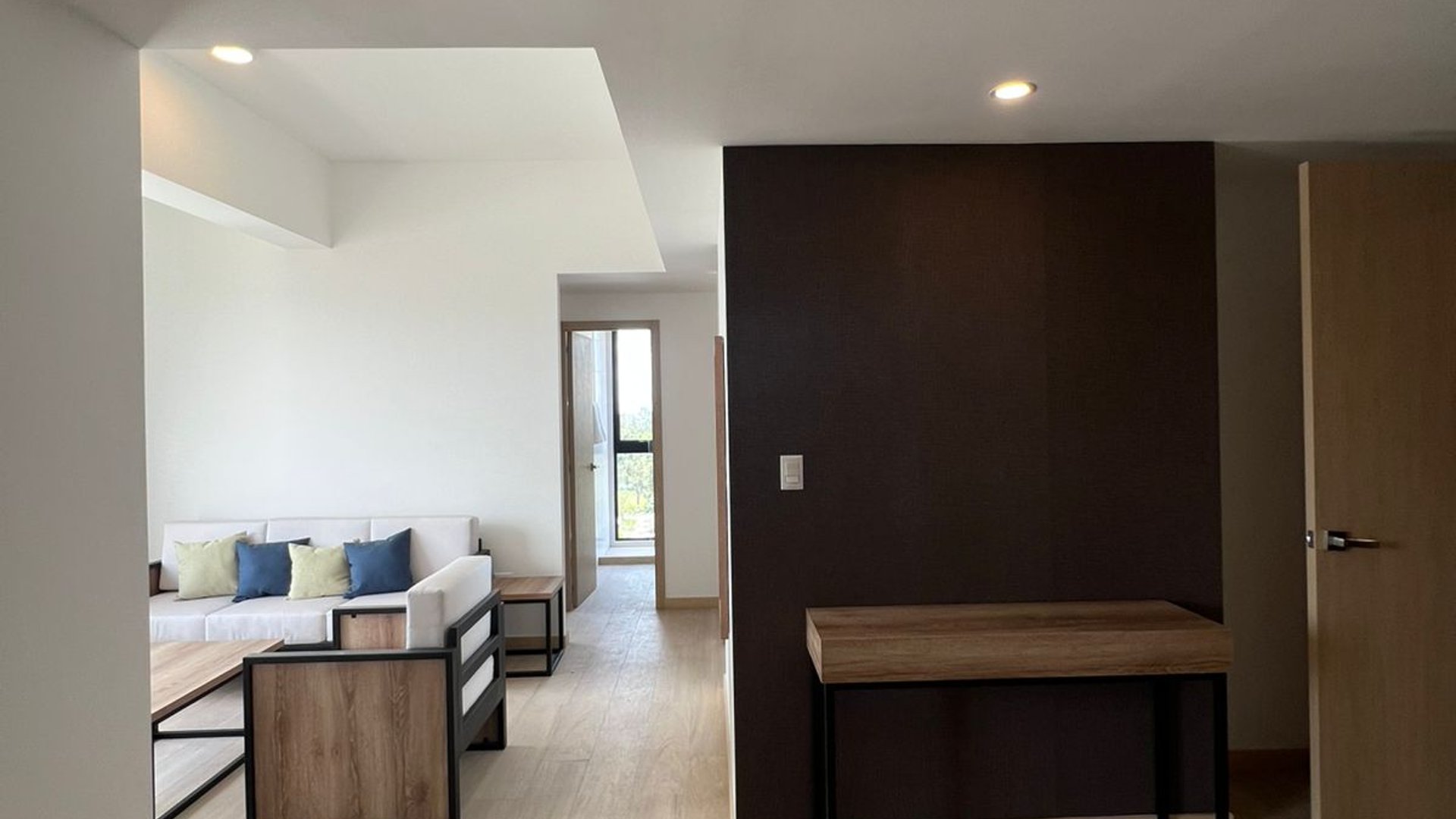 Vendo apartamento en Edificio MERAKI zona 10 por columpio de VH 