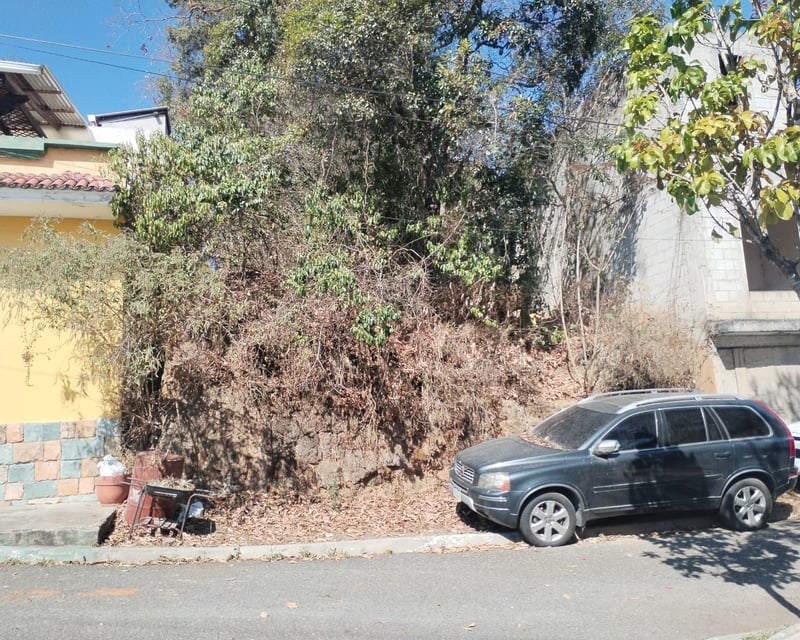 Terreno en Venta Res. Lomas del Bosque zona 11 de mixco