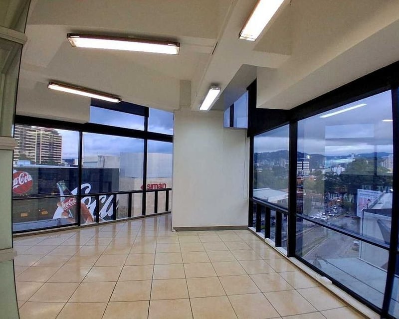 Oficina en Venta – Design Center, Zona 10 | 114 m² + 2 Parqueos - Miniatura 7