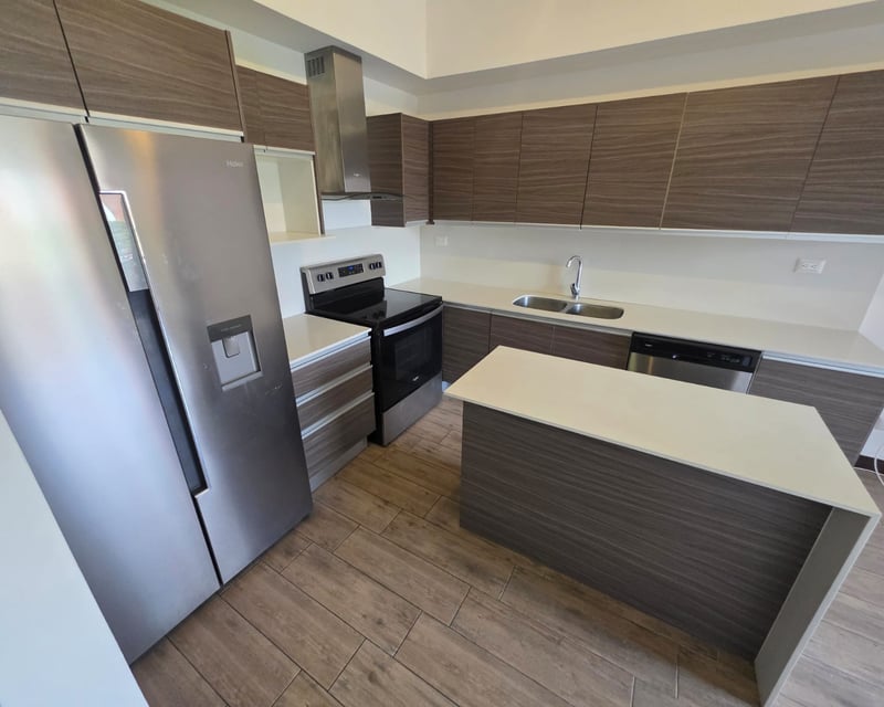 Apartamento en renta de 1 habitacion en zona 10 ref-6090