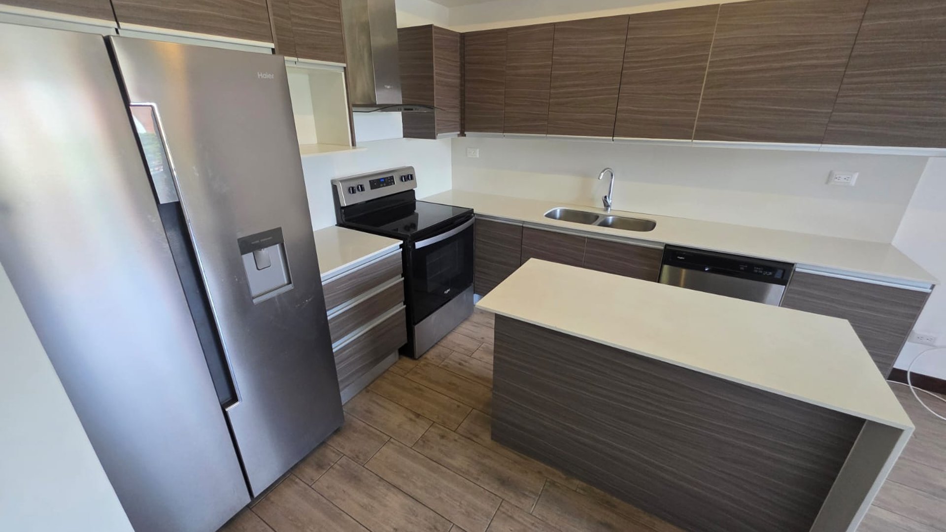 Apartamento en renta de 1 habitacion en zona 10 ref-6090