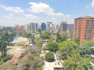 Oficina de 848mts. venta zona 10 para inversión - Image 1