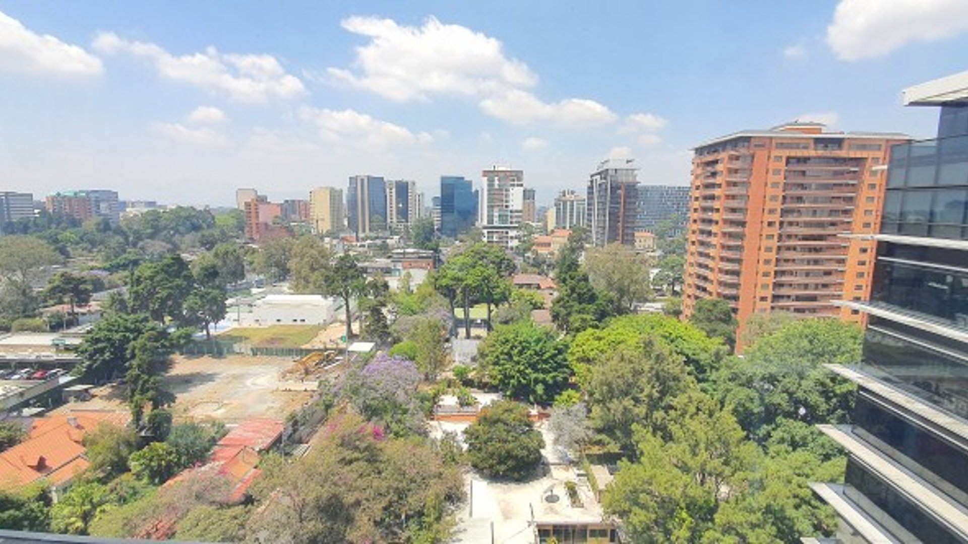 Oficina de 848mts. venta zona 10 para inversión