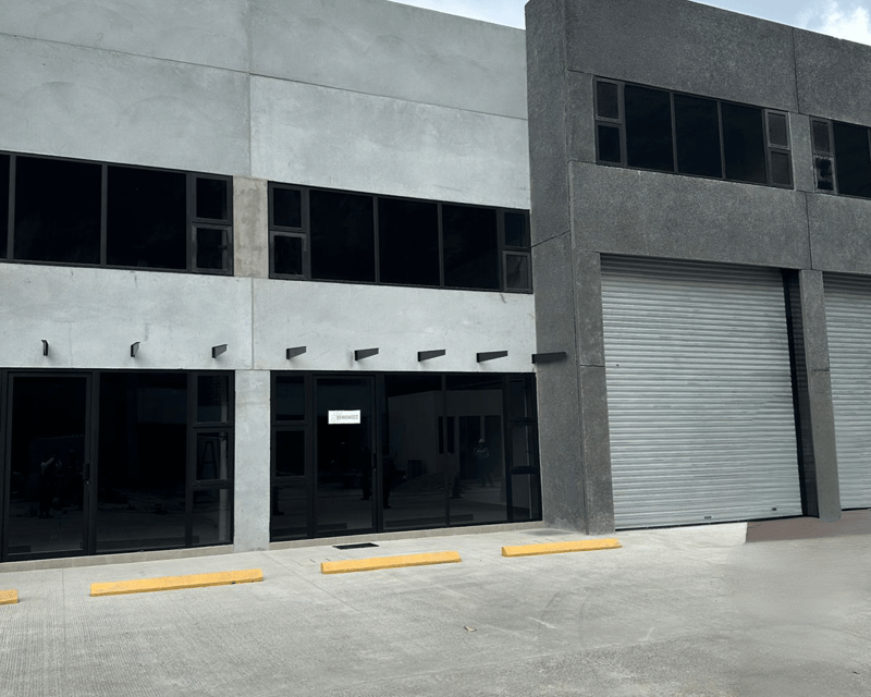 CALZADA LA PAZ / 2 Ofi-Bodegas a estrenar en Renta , zona 17