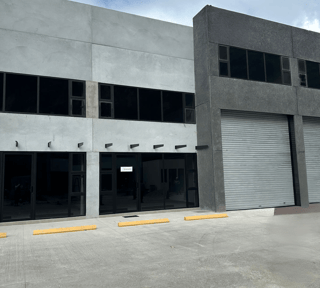CALZADA LA PAZ / 2 Ofi-Bodegas a estrenar en Renta , zona 17