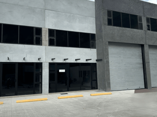 CALZADA LA PAZ / 2 Ofi-Bodegas a estrenar en Renta , zona 17 - Image 1