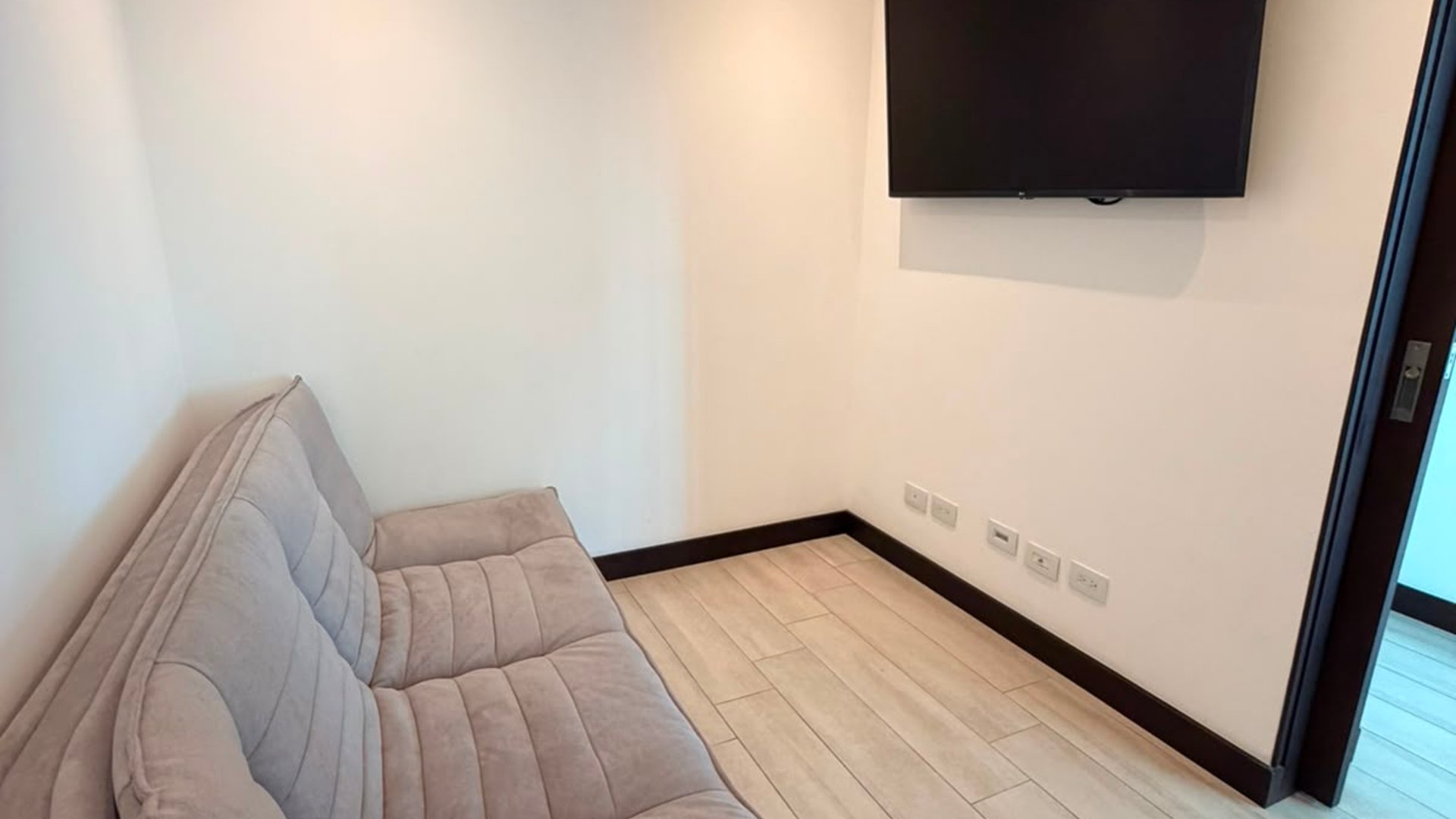 APARTAMENTO EN RENTA |AMUEBLADO | LIV | ZONA 15 - Miniatura 6