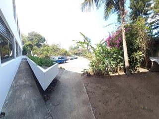 Casa Comercial 942Mts + 15 parqueos km 8 CES - 3