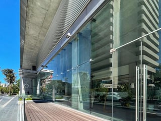 Local comercial en renta de 302.35 m2 en Zona 10 - 5