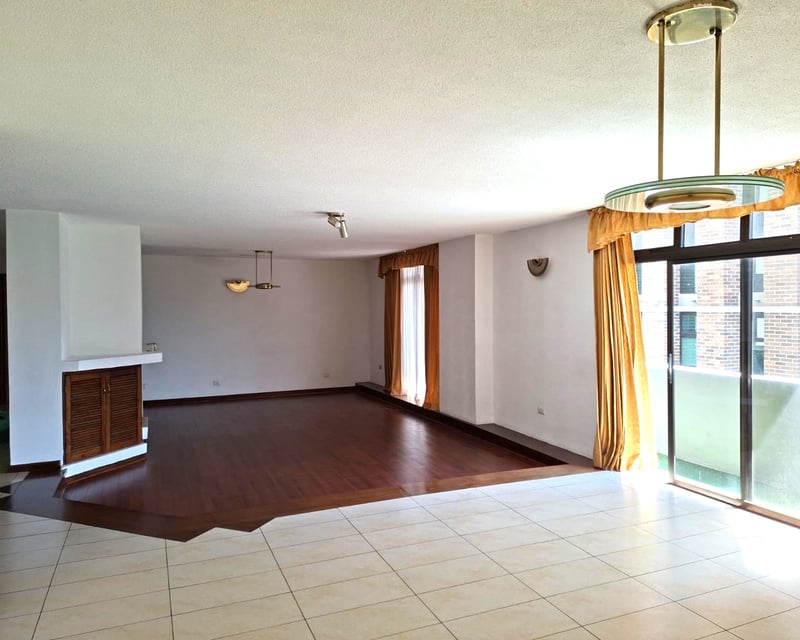 Venta de apartamento de 3 habitaciones en zona 15 VH 1 Ref-5988