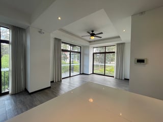 Apartamento en renta de 3 habitaciones con cuarto de servicio en Lirios Cayalá - 4
