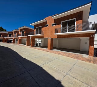 Casa con balcón de 4 habs en venta Trivento KM 18.5 CAES Ref-5635