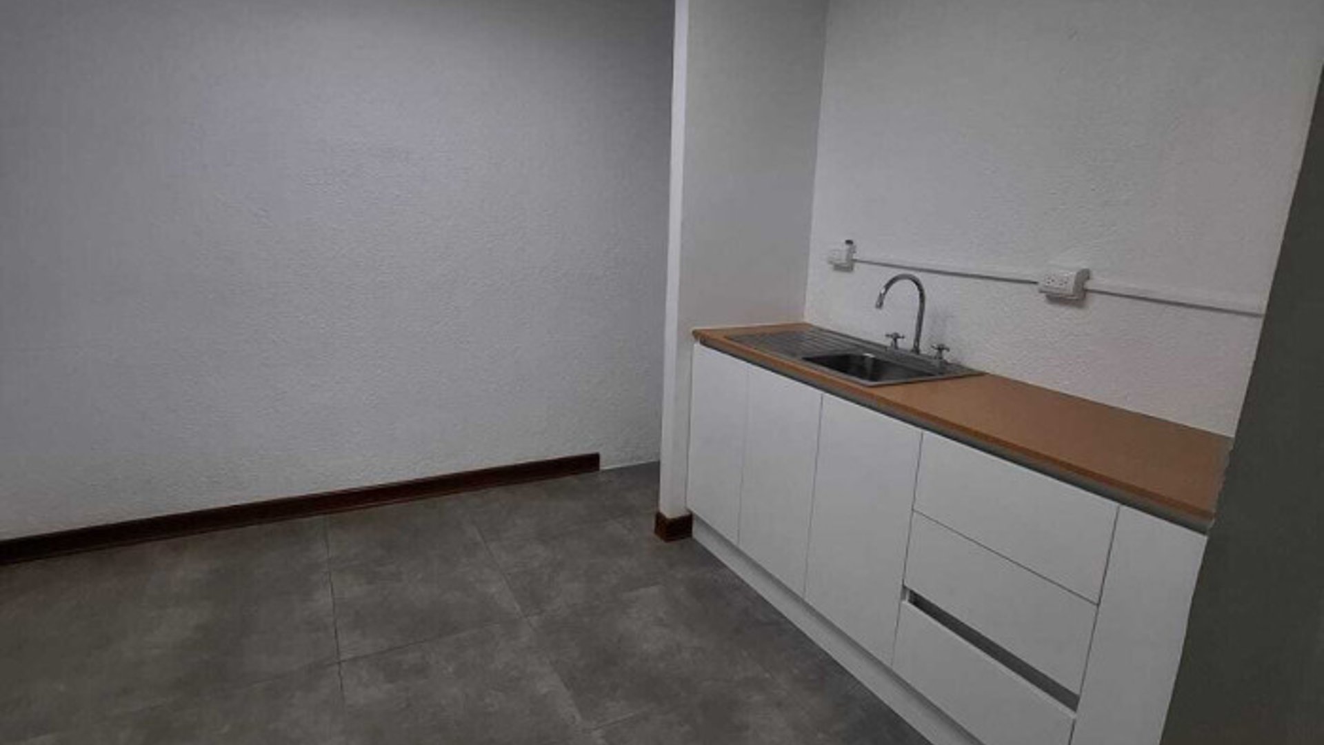 Oficina en Alquiler Centro Empresarial zona 10 - Miniatura 7