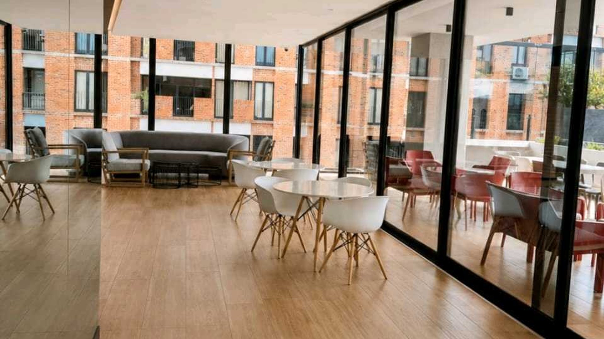 APARTAMENTO AMUEBLADO EN ALQUILER ???? Edificio Diagoseis, Zona 10 - Miniatura 12