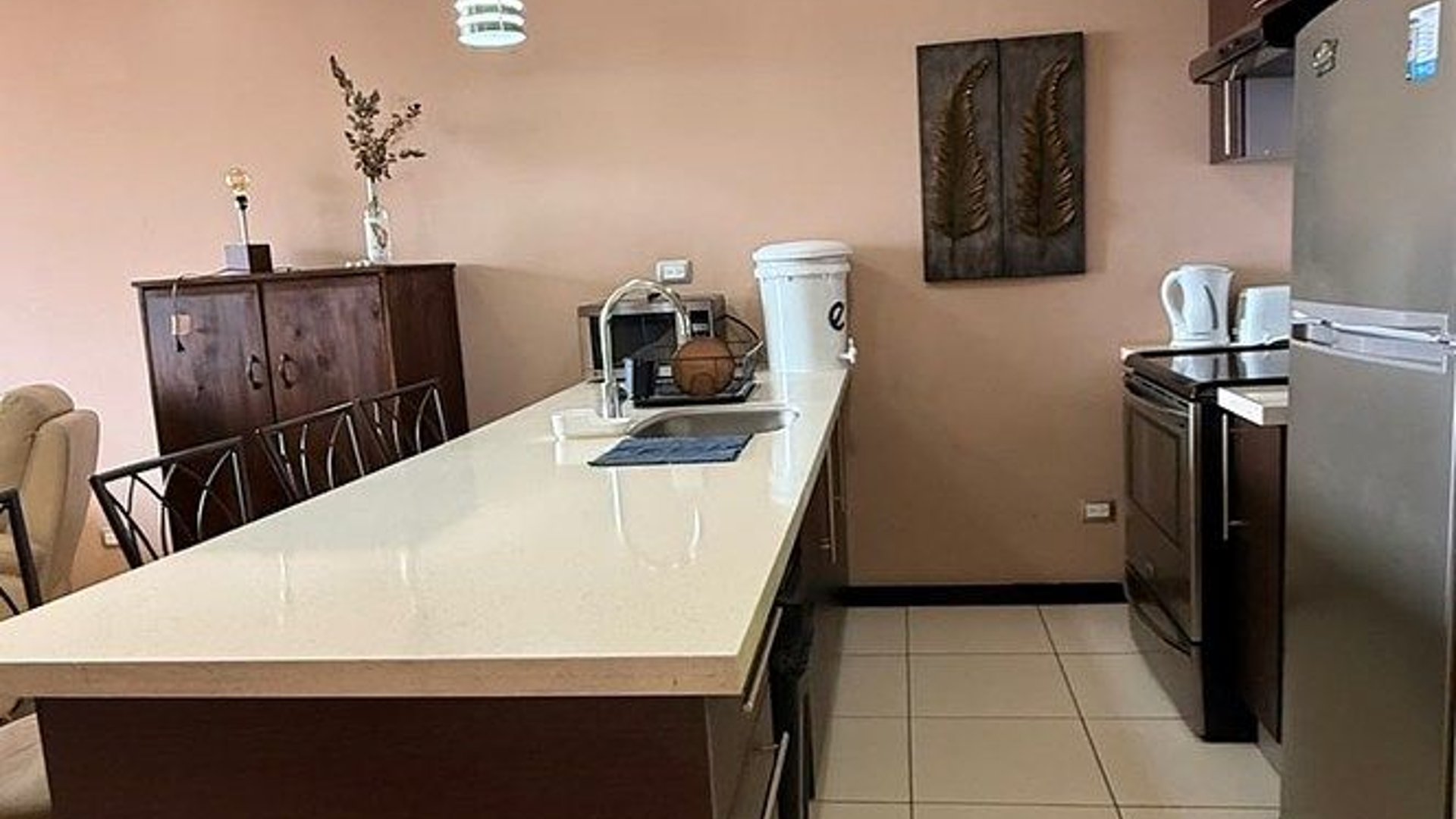 APARTAMENTO AMUEBLADO EN RENTA | TORRE 14, ZONA 14 - Miniatura 2
