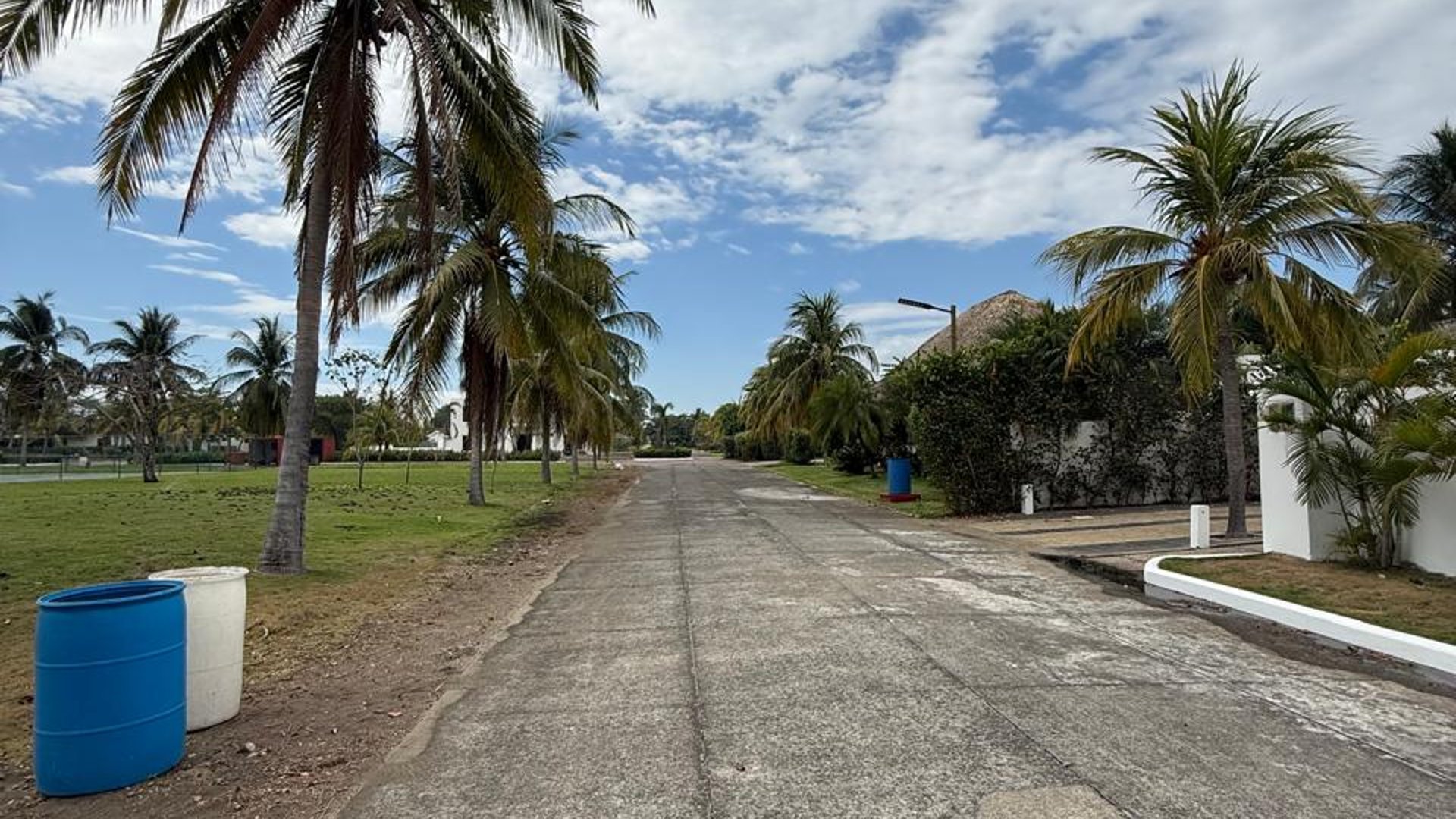 TERRENOS EN VENTA EN CONDOMINIO PALMERAS DE MONTERRICO KM. 13.5 - Miniatura 10