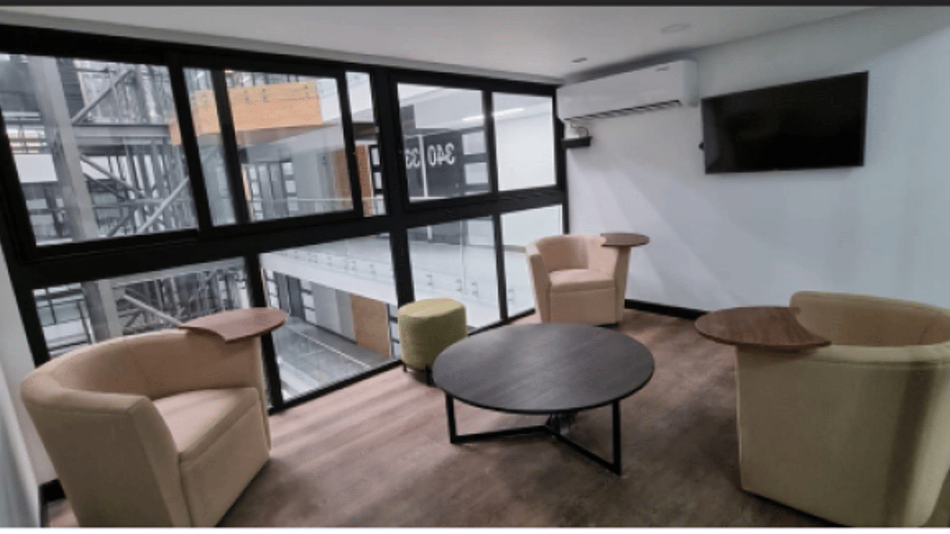 Local Comercial en Renta en zona 9 - Miniatura 4
