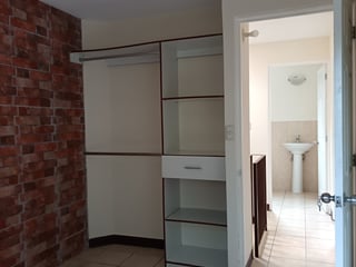 SE RENTA PROPIEDAD EN CAES - Image 2