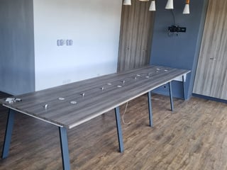 Alquilo / vendo amplia oficina Edificio Desing Center zona 10 - Image 1