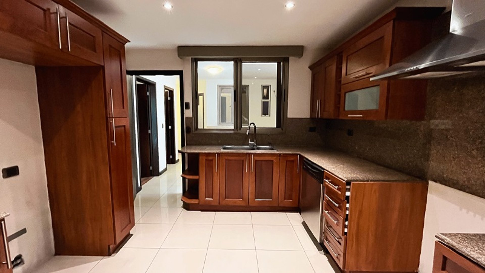 Elegante Casa en Venta | 3 Hab | 3.5 Baños | El Prado, Guatemala - Miniatura 5