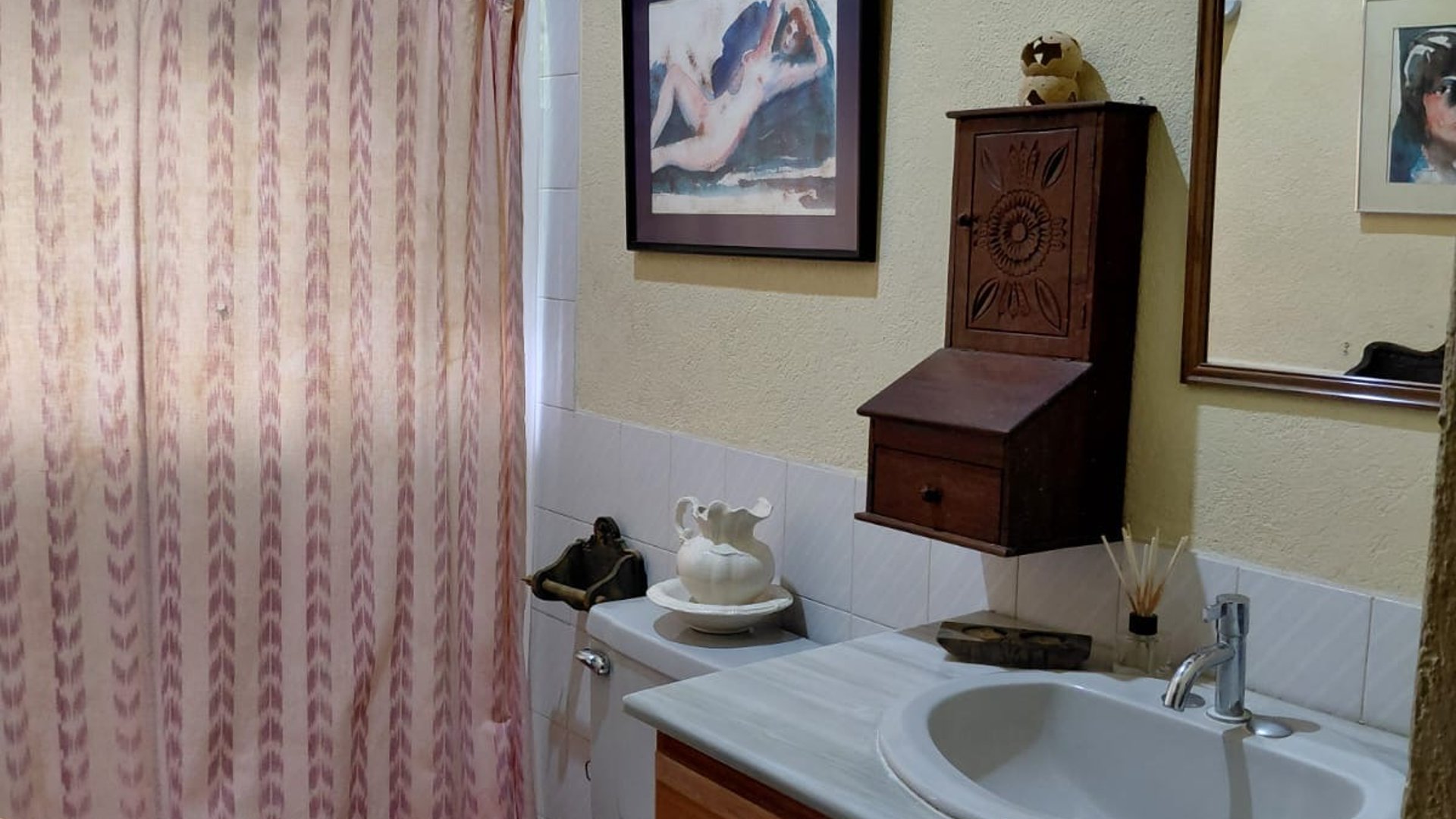 AMPLIA Y ACOGEDORA CASA EN VENTA CON BELLO JARDÍN - Miniatura 10