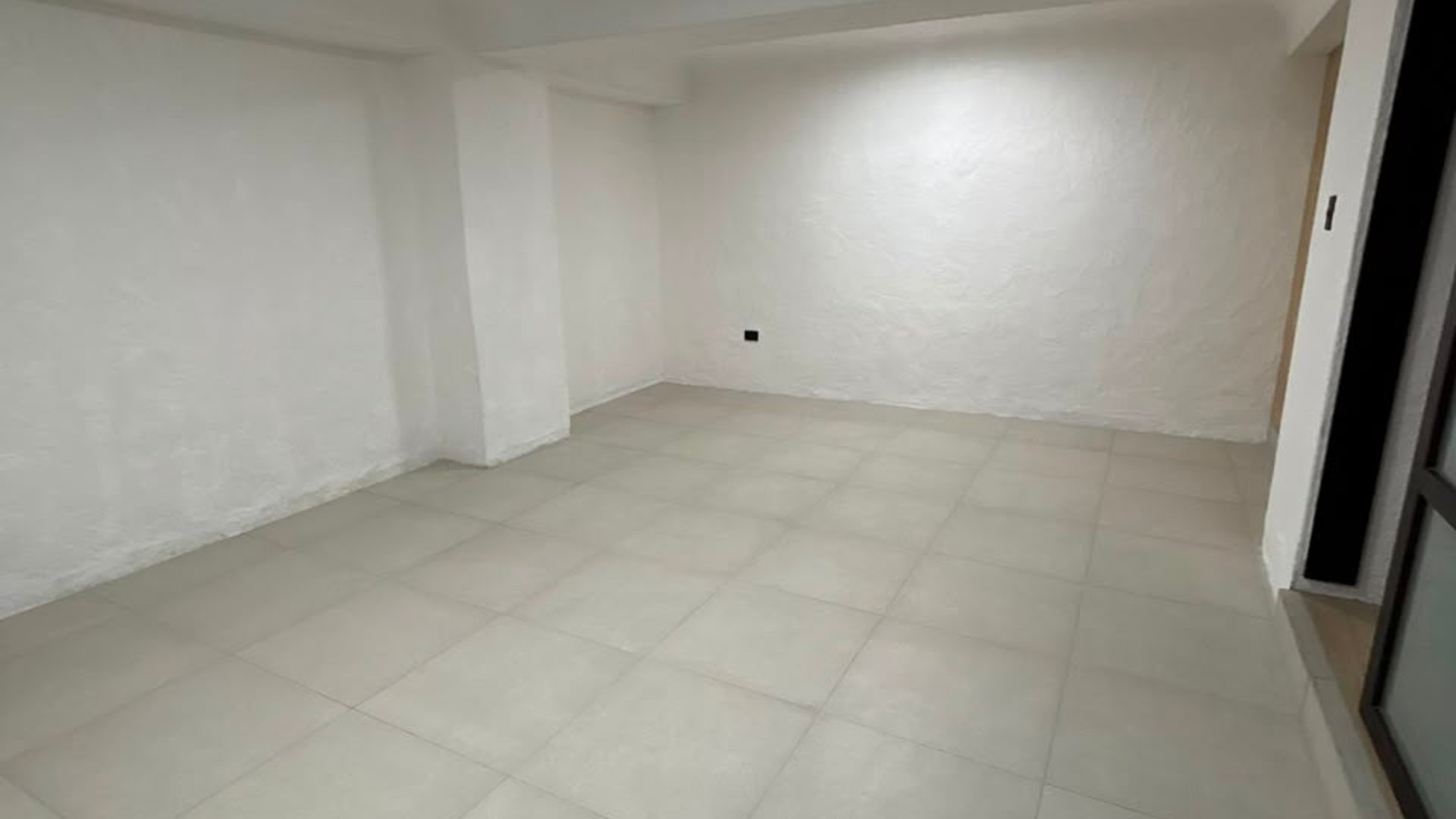Apartamento en Alquiler Edificio La Barranca, zona 15 VH1 - Miniatura 3