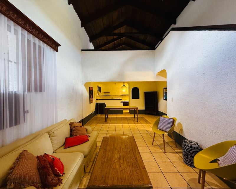 ALQUILER DE LINDA SUITE - PENSATIVO DE GRAVILEAS, ANTIGUA