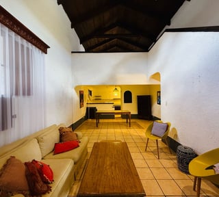ALQUILER DE LINDA SUITE - PENSATIVO DE GRAVILEAS, ANTIGUA
