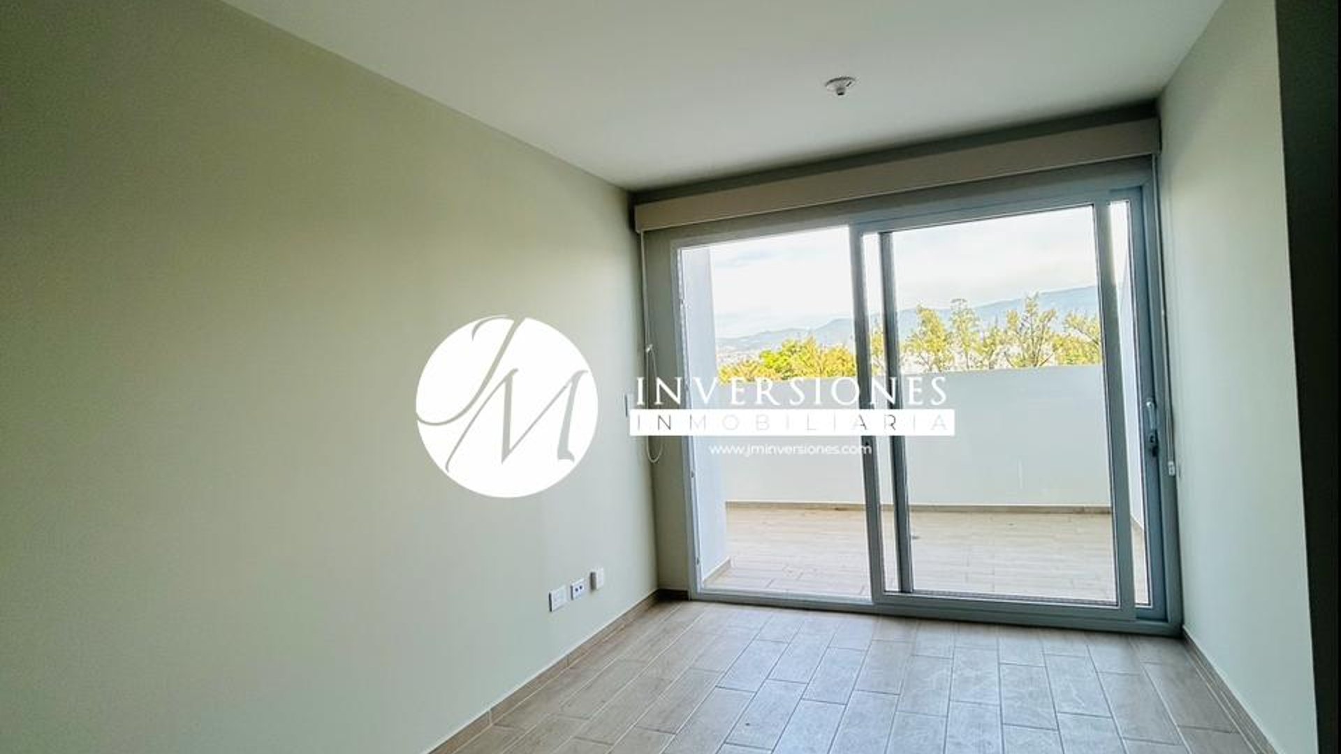 Apartamento en renta Con Linea blanca en zona 12 - Miniatura 5