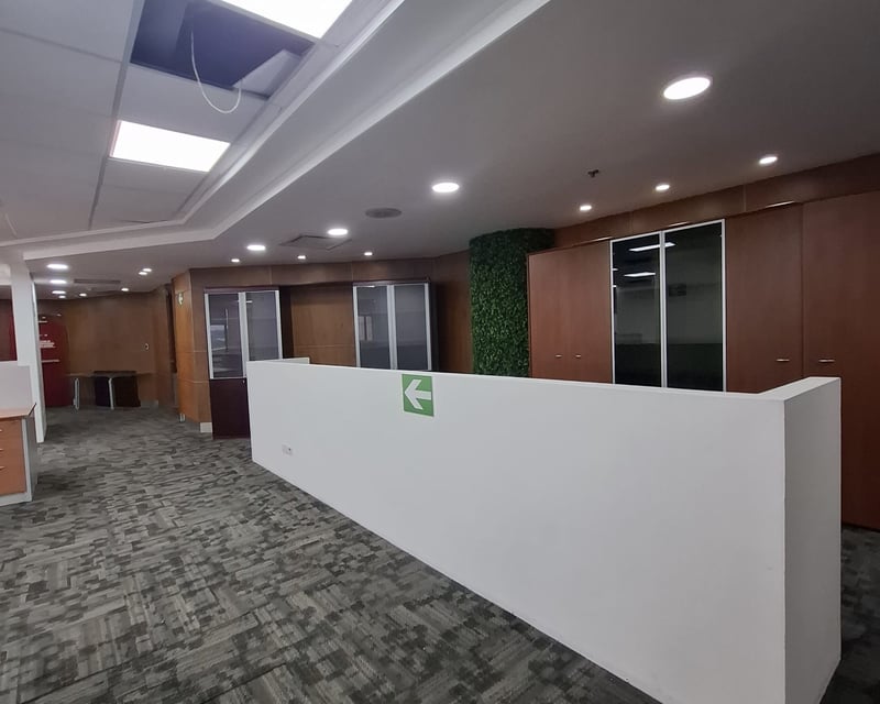 Oficina en venta en zona 10 Medio nivel Para inversión