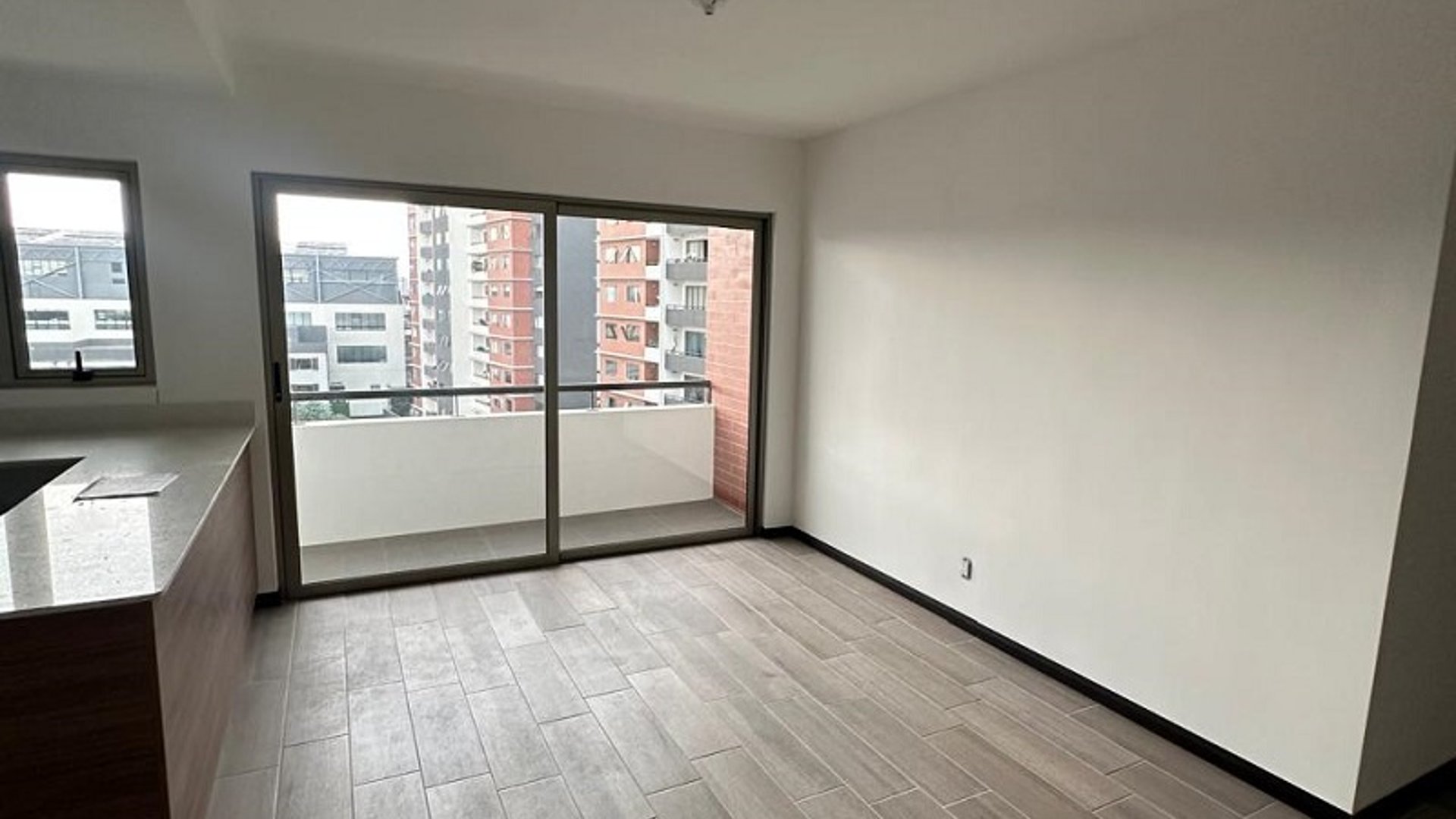 Apartamento en renta, en Zone 14 - Miniatura 2