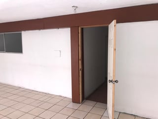 En Venta Casa para uso comercial en Zona 4 - Image 6