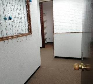 Rento Oficina Comercial en zona 9 sobre Avenida Reforma
