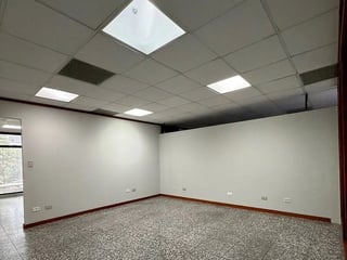 Oficina tabicada en renta en edificio exclusivo de zona 10 Ref-5815 - 2