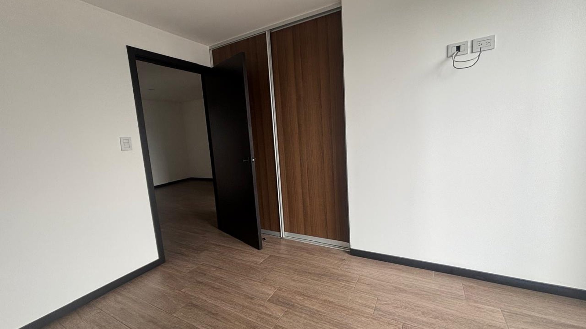Apartamento en Alquiler Edificio IQ10, zona 10 - Miniatura 11