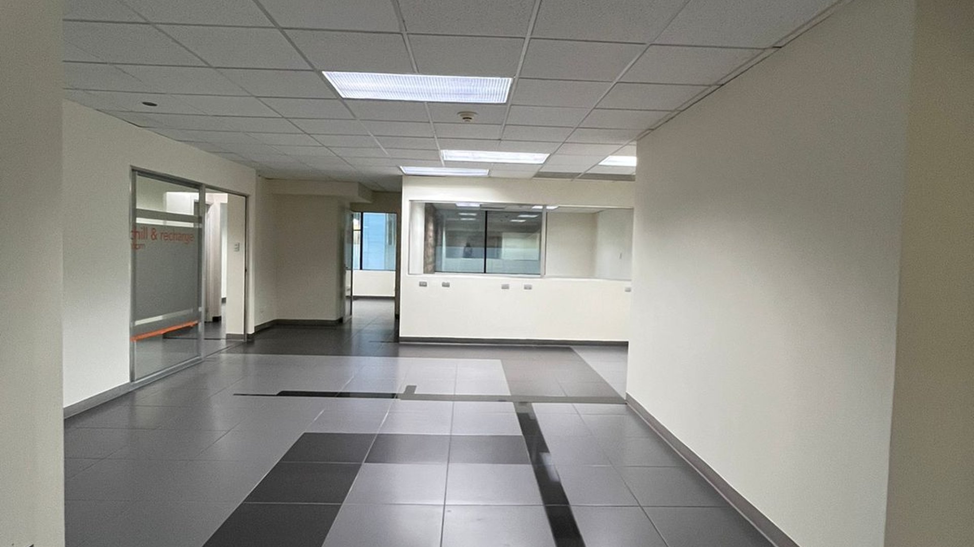 Oficina en Alquiler / Venta en Europlaza, zona 14 Guatemala - Miniatura 5