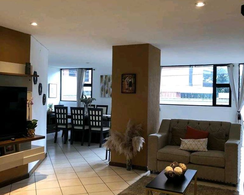 Vendo en 1er. Nivel Apartamento en zona 14 sobre  5ta ave