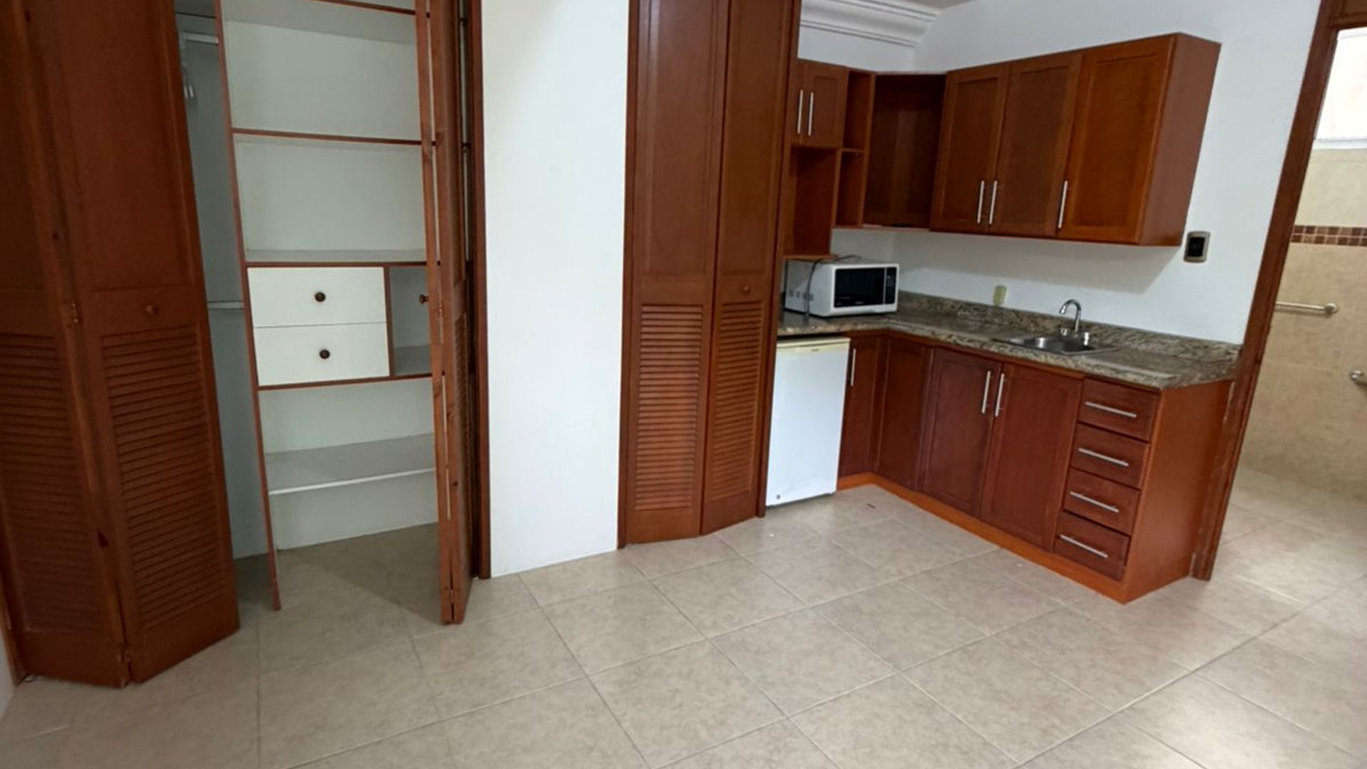 Apartamentos amueblados en renta zona 16 – La Montaña - Miniatura 8