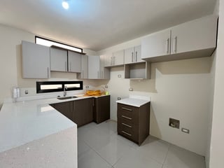 Hacienda Real, Zona 16. Casa en Venta - 4