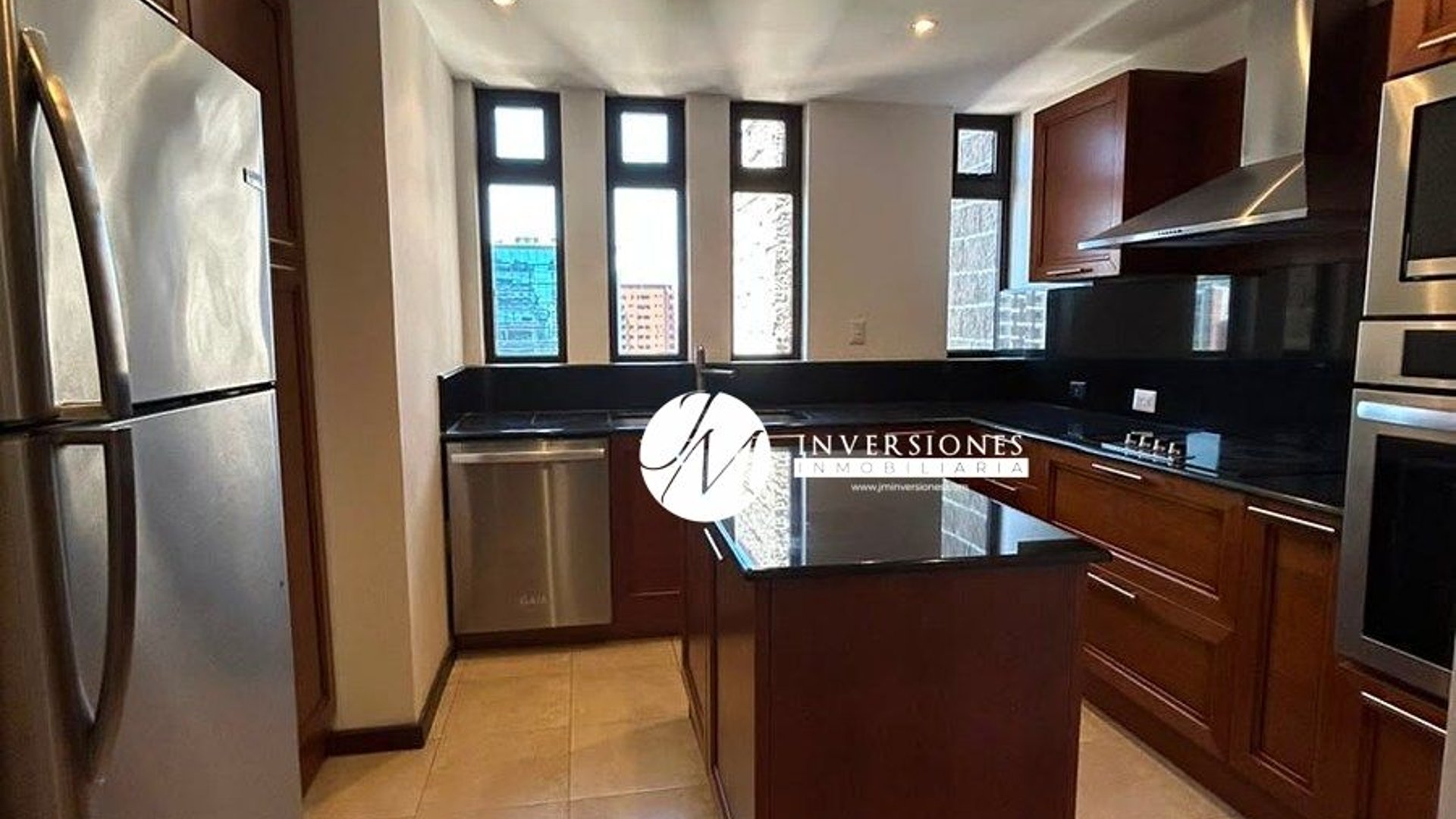 Apartamento en venta Amueblado en zona 10 - Miniatura 2