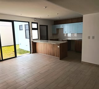 Casa con jardín en renta de 3 habitaciones en zona 16 Ref-5711