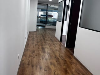 📍 LOCAL EN RENTA – 98.97 M²  | EDIFICIO ATLANTIS | ZONA 10 - 5