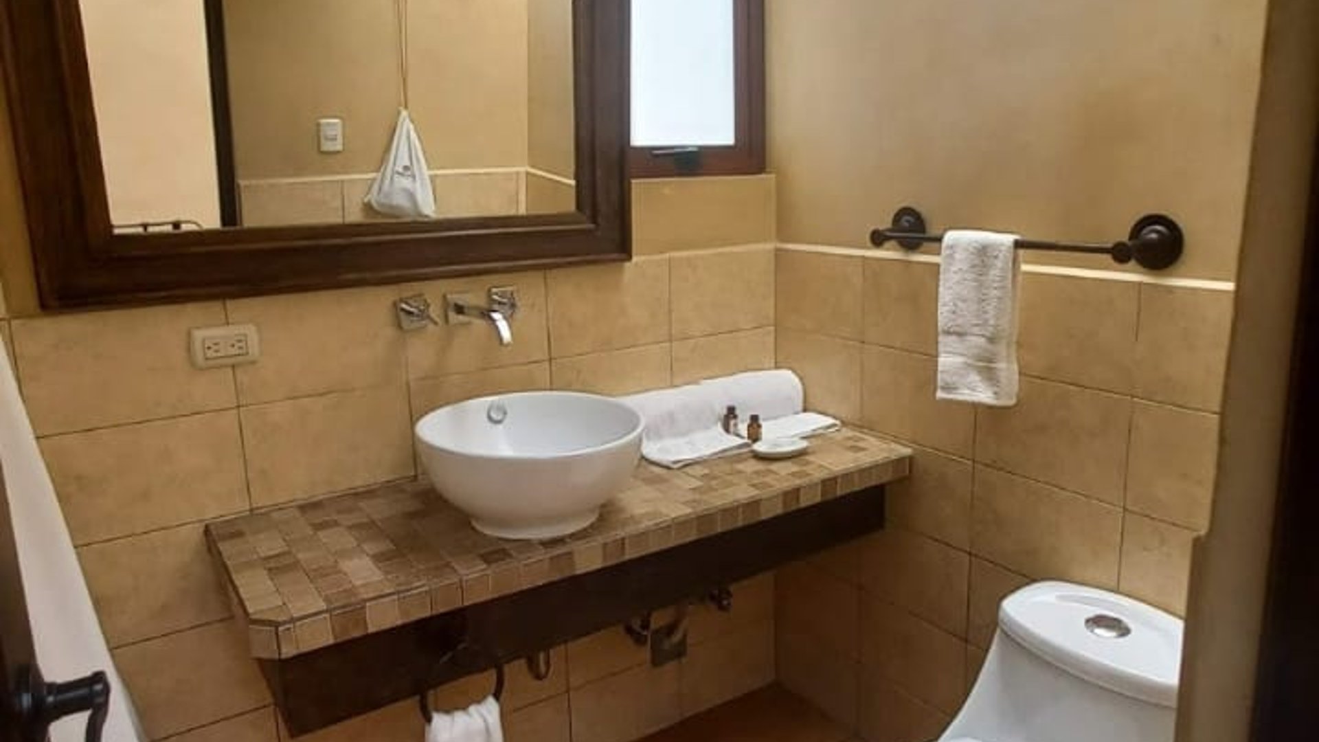 SUITE EN RENTA EN CONDOMINIO EN EL CASCO DE ANTIGUA GUATEMALA - Miniatura 8