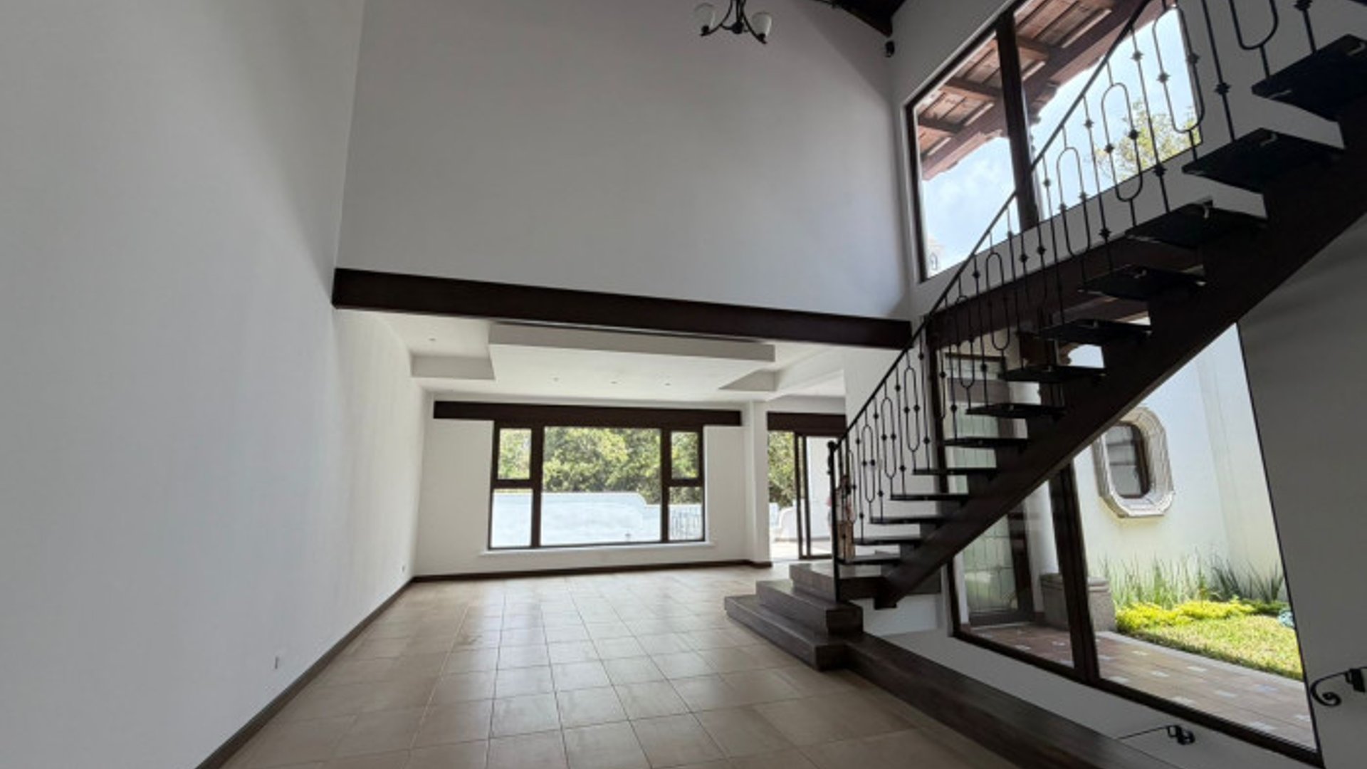 SE VENDE EN HACIENDA DEL COMENDADOR, ANTIGUA GUATE. - Miniatura 2