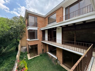 EXCLUSIVA CASA EN ENCINOS DE CAYALA III Zona 16 | 3 Niveles - Image 10