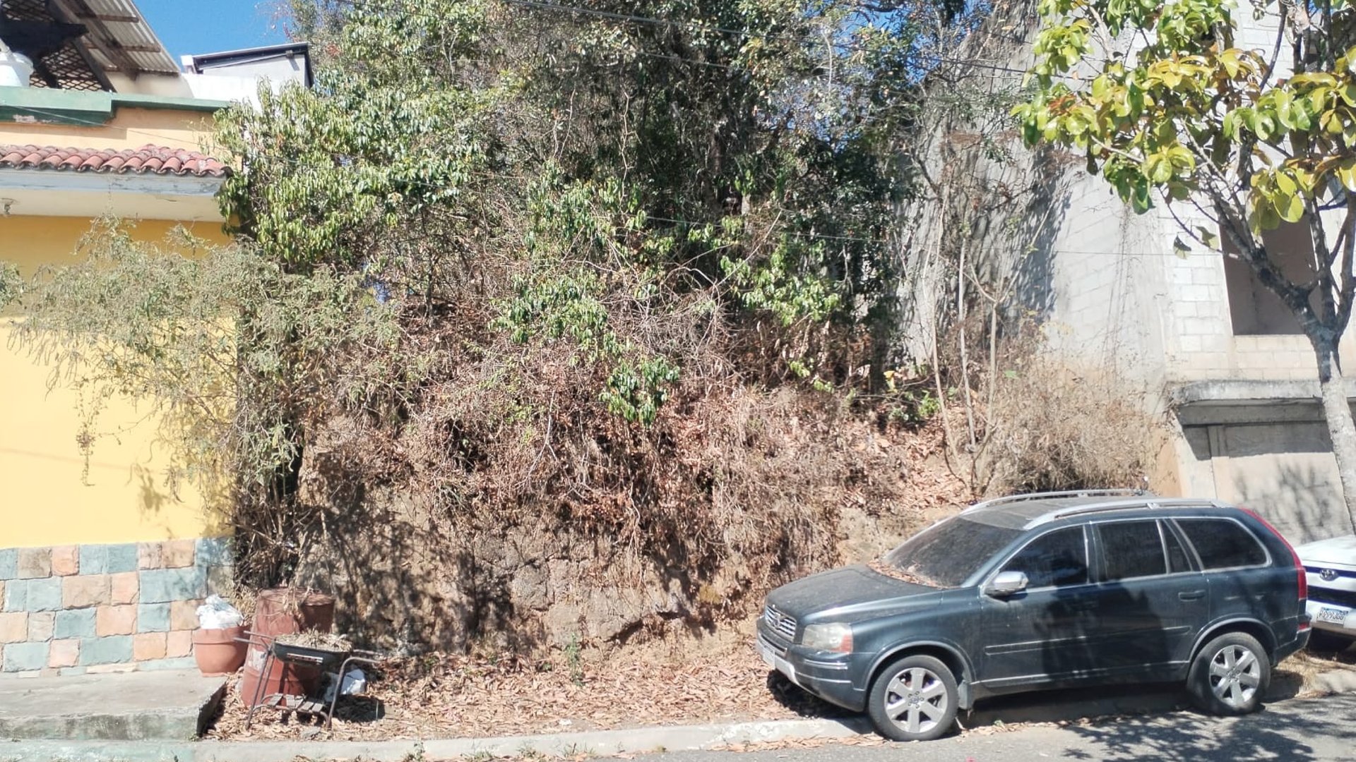 Terreno en Venta Res. Lomas del Bosque zona 11 de mixco