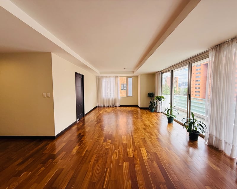 ALQUILER DE AMPLIO Y CÉNTRICO APARTAMENTO - ARIA, ZONA 10